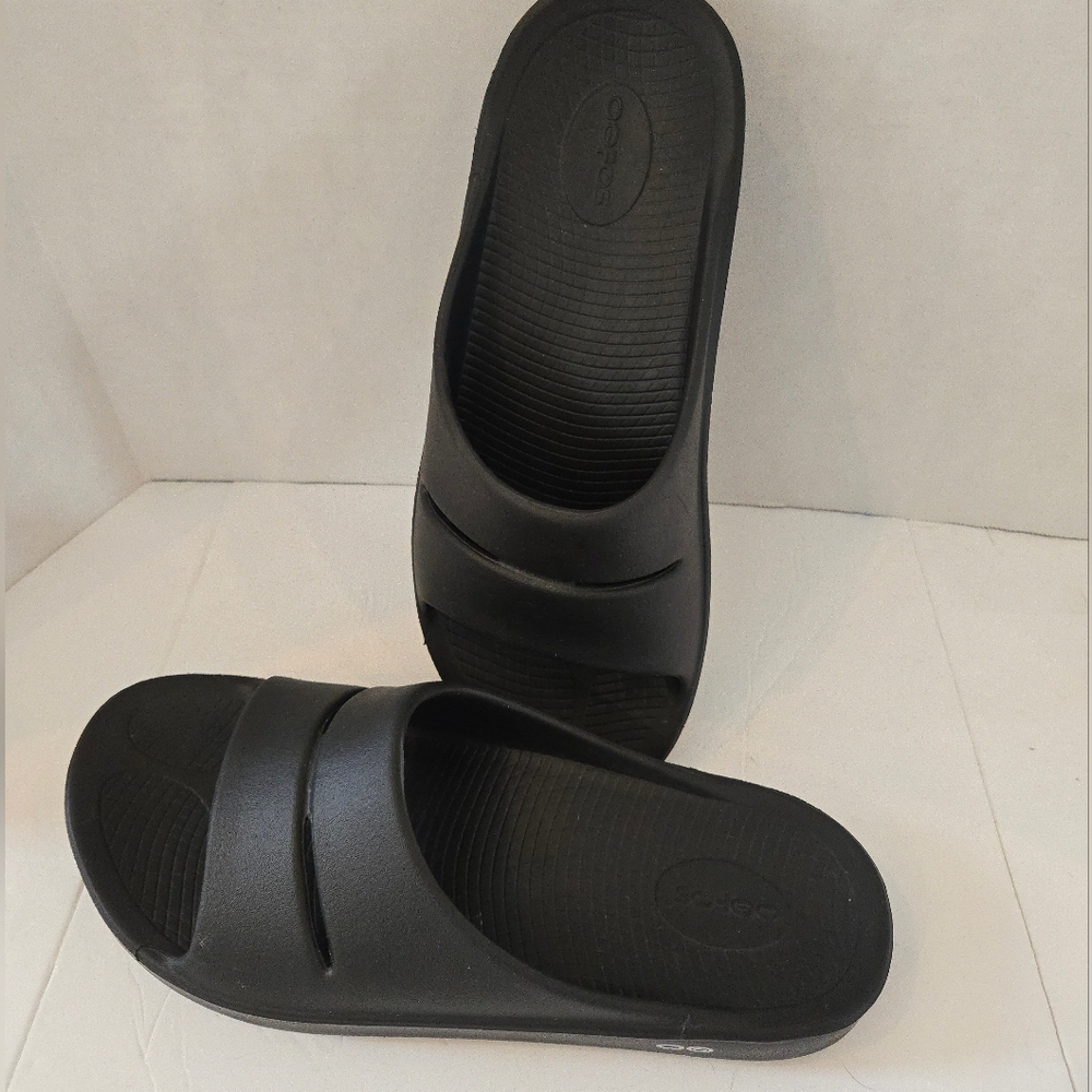 OOFOS Black Men's Sandals